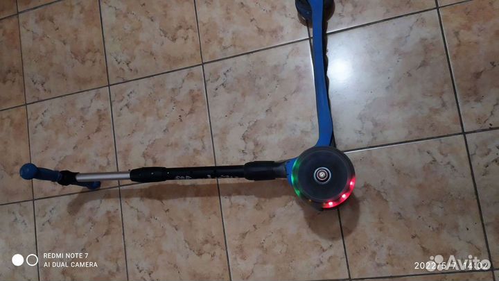 Самокат трехколесный