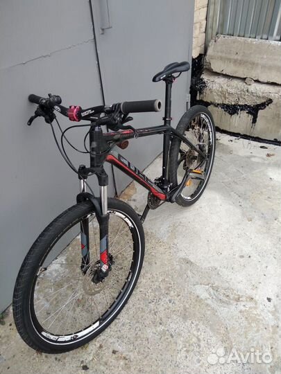 Велосипед cube attention 26