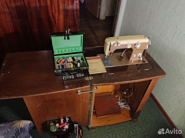 Швейная машина - тумба