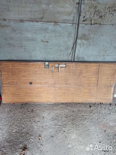 Дверь входная деревянная