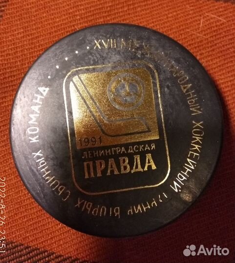 Коллекционная хоккейная шайба 1991г с вымпелом