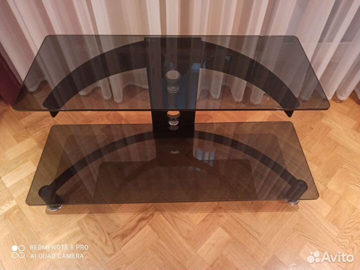 Стеклянная тумба для техники