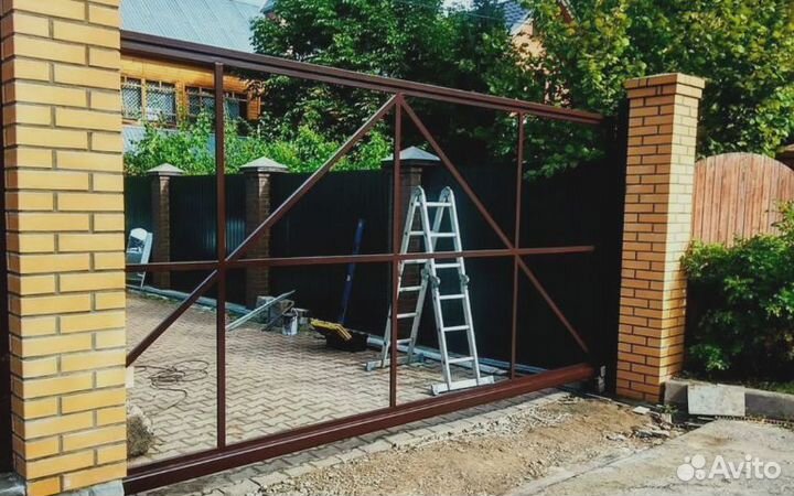Откатные ворота для дома с покраской