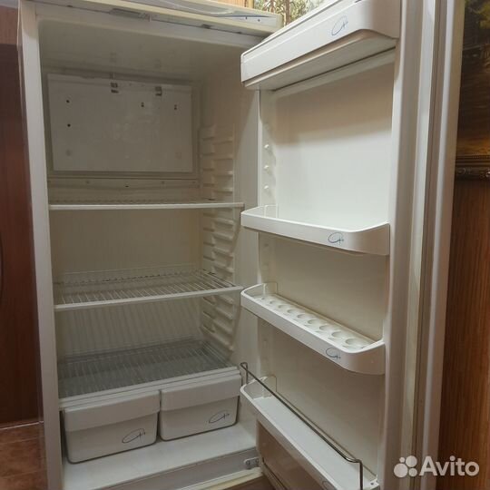 Холодильник бу pozis
