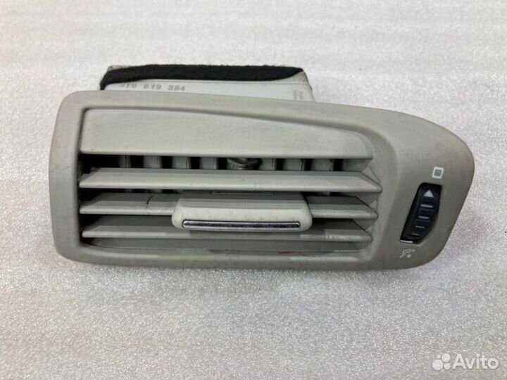 Дефлектор воздушный передний правый Skoda Superb