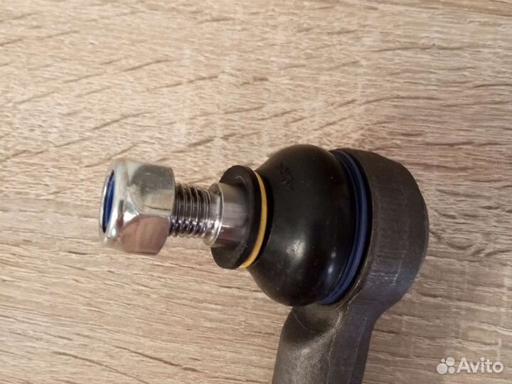 Наконечник рулевой тяги левый