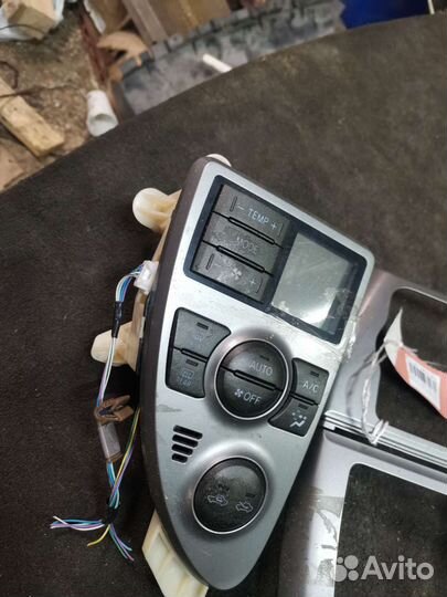 Блок климат-контроля Toyota Ractis SCP100