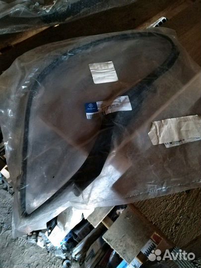 Мерседес цлс рамка фары уплотнительная