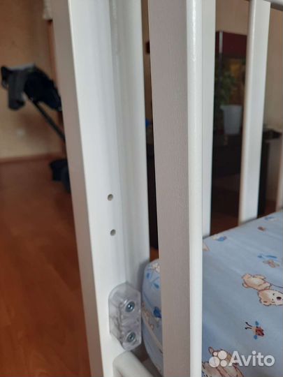 Детская кроватка с маятником