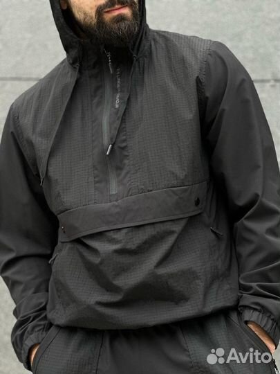 Мужской спортивный костюм