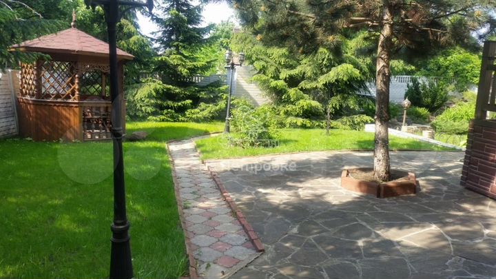 Дом 270 м² на участке 8 сот.