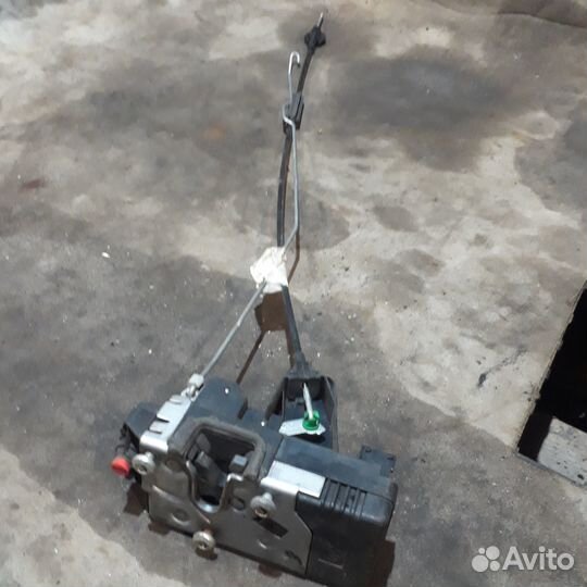 Замок задний правой двери Опель Вектра Б