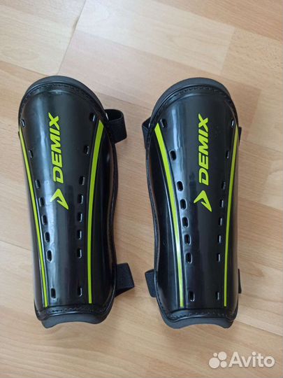 Футбольные щитки Demix размер М