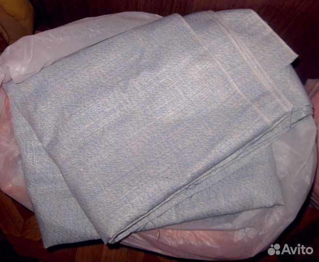 Новый отрез обивочной ткани и другой