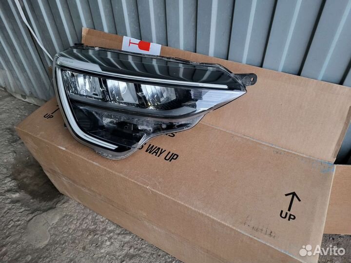 Renault arkana фара правая led