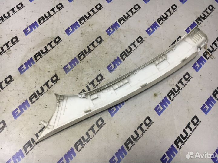 Накладка стойки передней правой Рено Меган 2