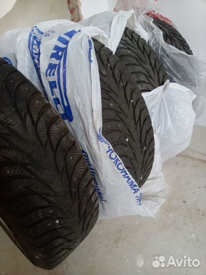 Yokohama Ice Guard Stud IG55 215/60 R17
