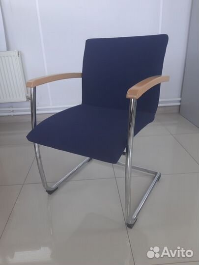 Офисное кресло