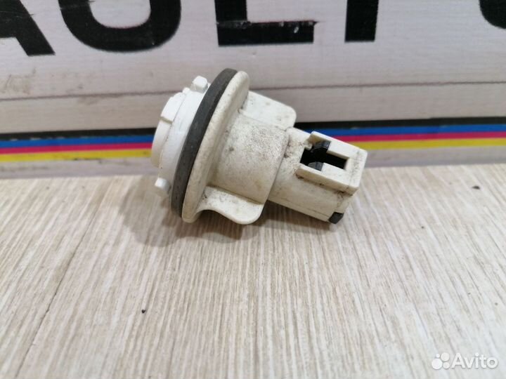 Патрон поворотника повторителя цоколь Nissan almer