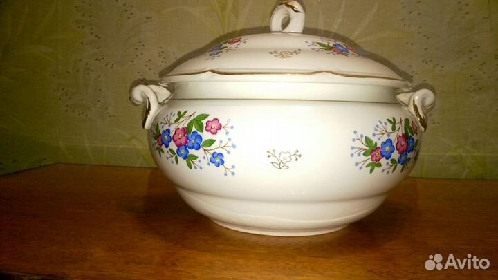 Фарфоровая супница (окрошечница)