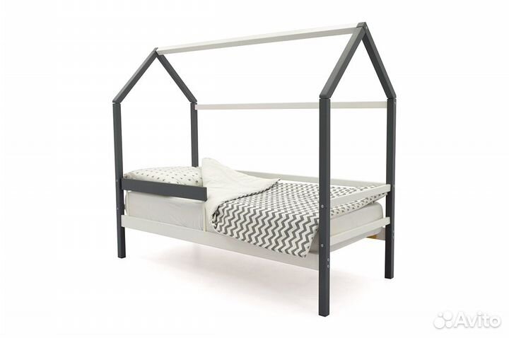 Детская кровать-домик из массива