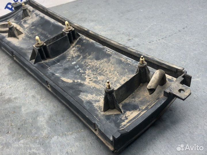 Вставка между фар задняя Mitsubishi Emeraude