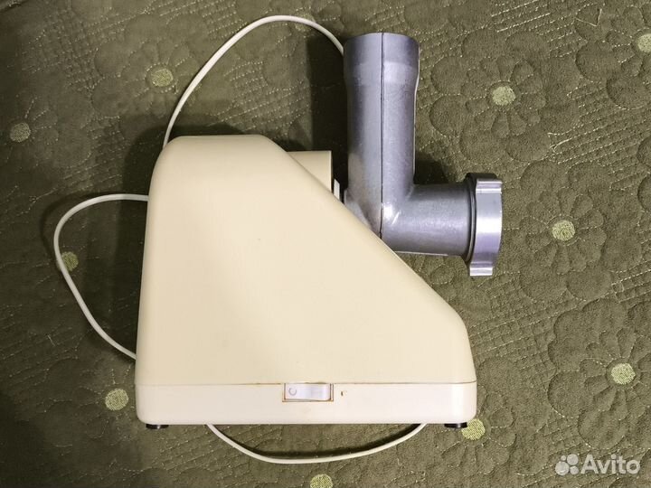 Мясорубка Помощница Белвар 2004г