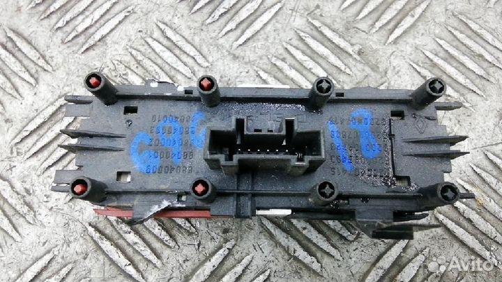 Кнопка аварийной сигнализации Renault Grand Scenic