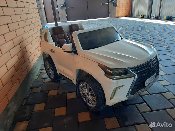 Детская машина на аккумуляторе с пультом