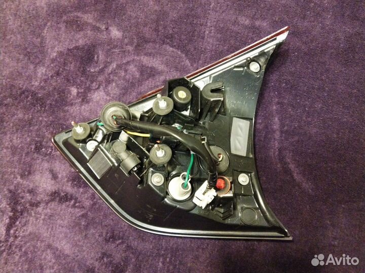 Фонарь в крышку багажника лев Nissan X-trail T-32