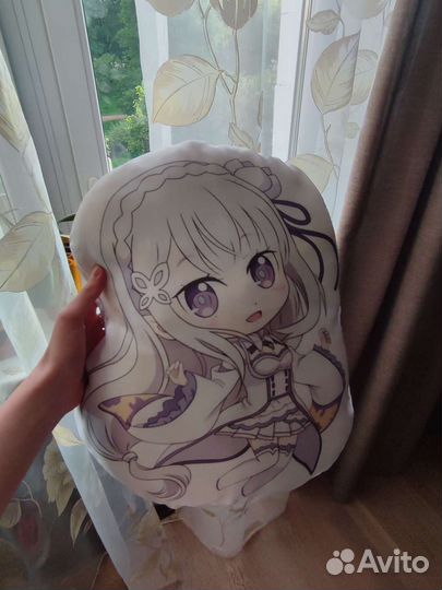Подушка с эмилией из re:zero