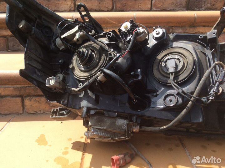 Фара на land cruiser 200 правая 2008-12г