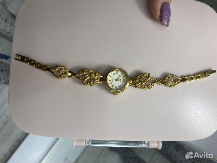 Часы женские Заря 17 камней СССР