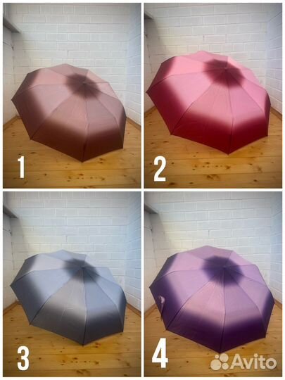 Много разных зонтов с витрины