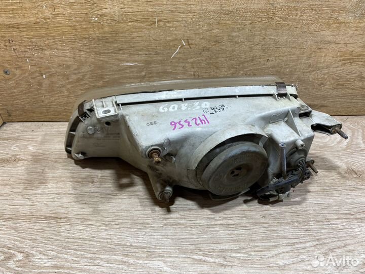 Фара передняя правая Suzuki Swift 2 142356