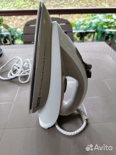 Утюг паровой bork I510