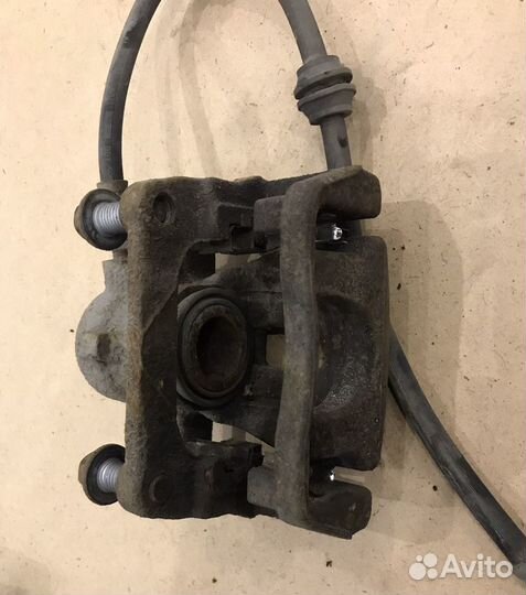 Суппорт тормозной задний левый Land Rover Freeland