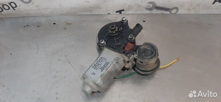 Мотор стеклоподъемника передний левый Toyota