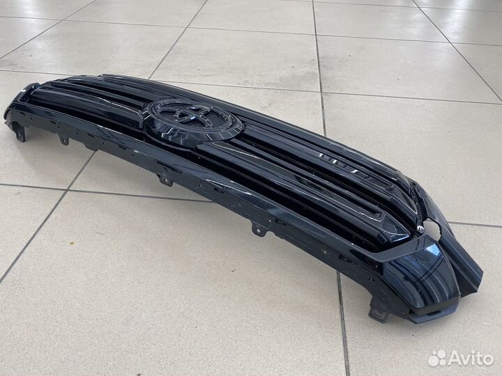 Решетка радиатора toyota land cruiser 200 Черная