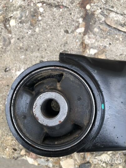 Рычаг передний нижний правый