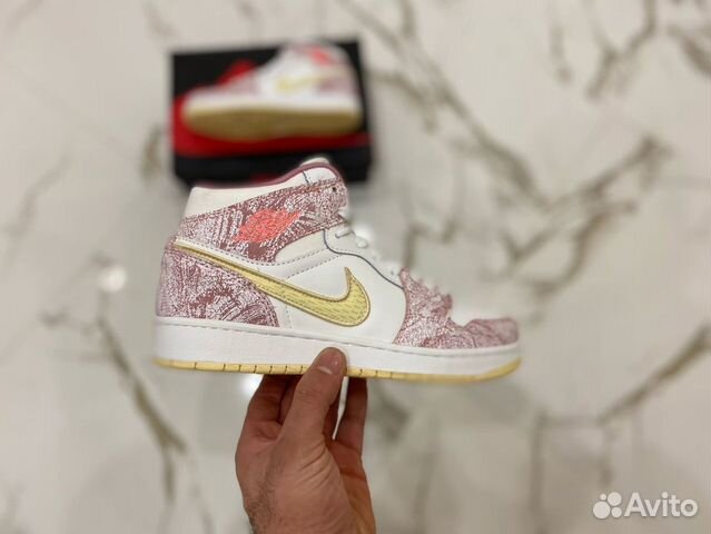 Кроссовки nike air jordan pink/white