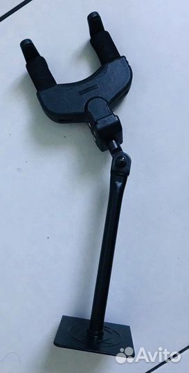 Держатель для гитар с фиксатором “Hercules”