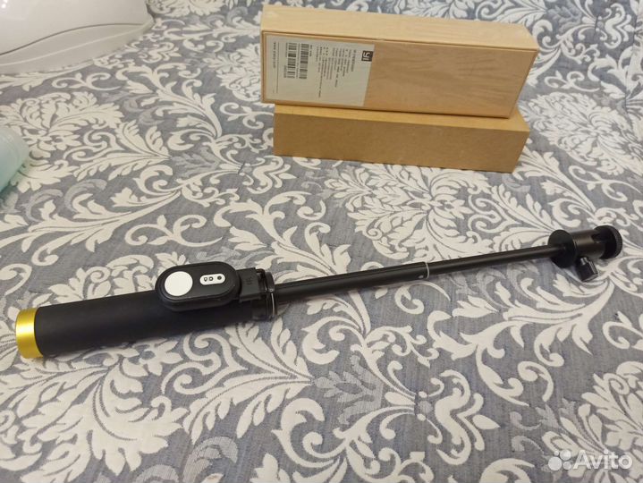 Монопод с пультом (селфи-палка) Xiaomi Yi Sel