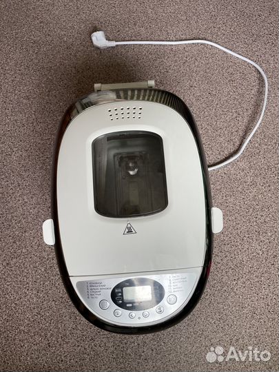 Хлебопечеа Starwind sbmm1224