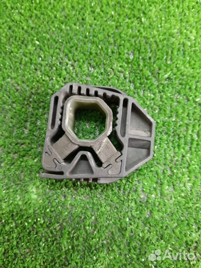 Кронштейн радиатора фольксваген гольф 5