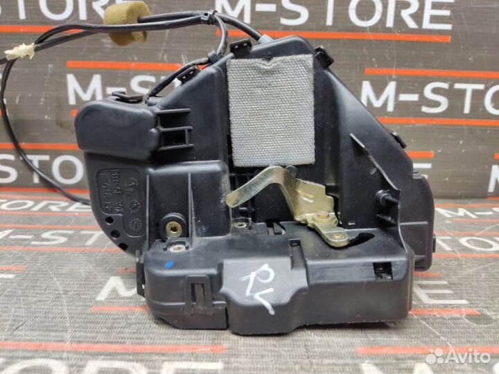 Замок двери задний левый Mercedes-Benz E-Class