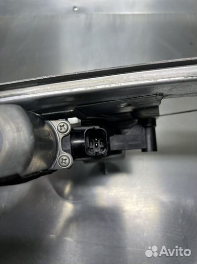 Renault Arkana стеклоподъемник задний