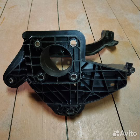 Педаль тормоза Skoda Rapid 6C1721058