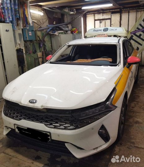 Kia K5 2021 г. лобовые и дверные стекла