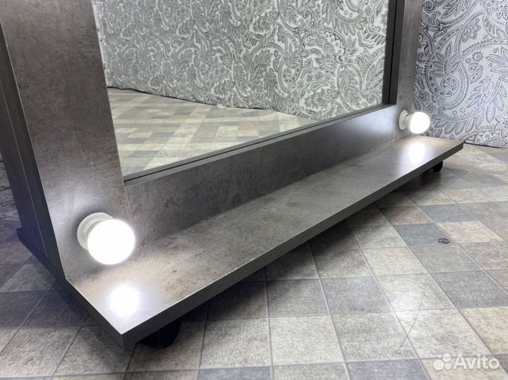 В наличии Зеркало с лампами на колесиках 180*80